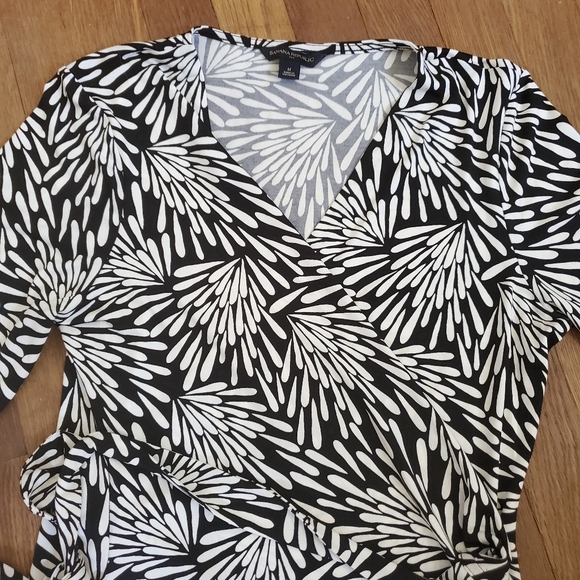 Banana Republic wrap top - Picture 4 of 4